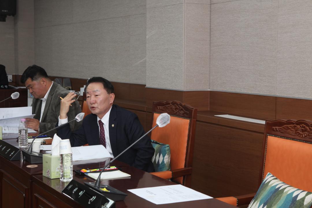 '2026년 01월 05일 주례회의' 게시글의 사진(5) '최정용 의원님 3.JPG'