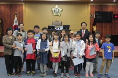 상천초등학교 학생 가평군의회 방문