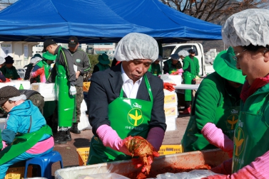 따뜻한 겨울나기 사랑의 김장 담궈드리기