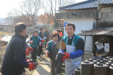 따뜻한 나눔행사 \\\"사랑의 연탄배달\\\"