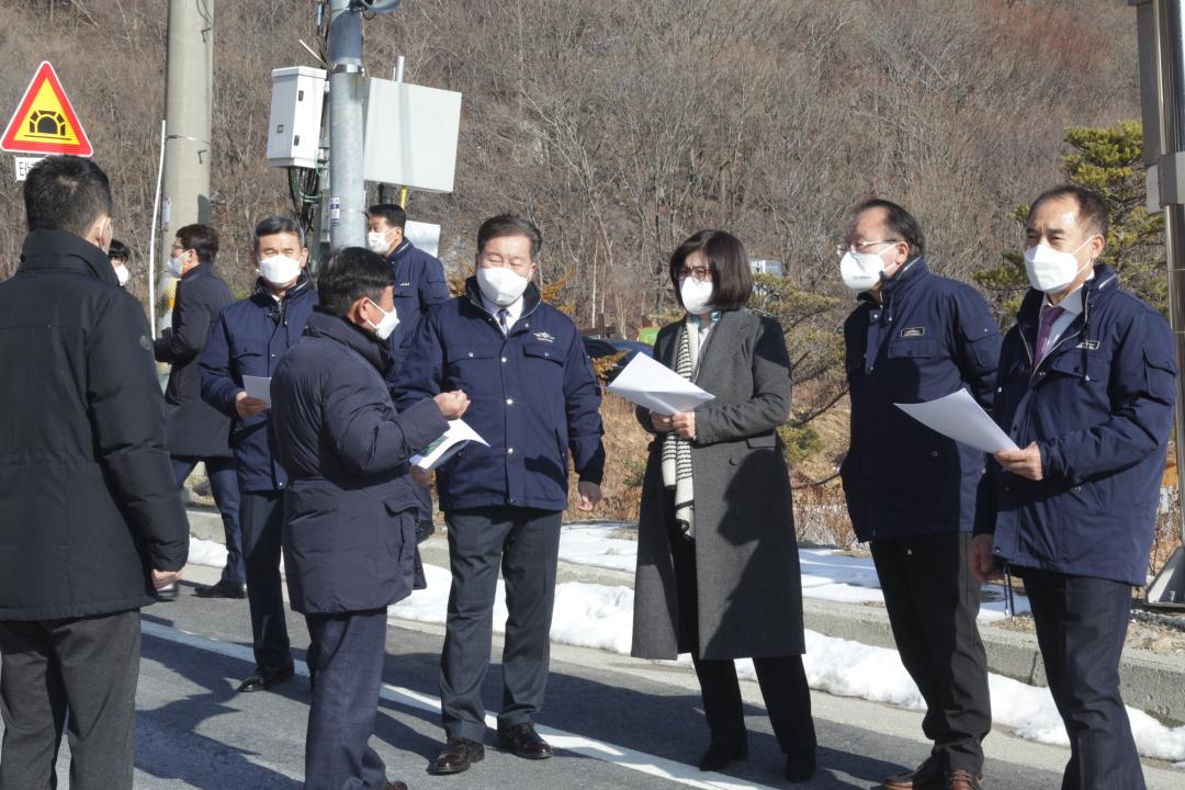 '가평군의회, 폭설피해 취약현장 준비상황 점검' 게시글의 사진(2) '20211222 보도자료(폭설피해 취약현장 준비상황 현장점검) 관련 사진.jpg'